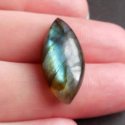 Labradorit - kabošon (23 x 11 x 7 mm) — foto 2