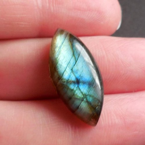 Labradorit - kabošon (23 x 11 x 7 mm) — foto 4