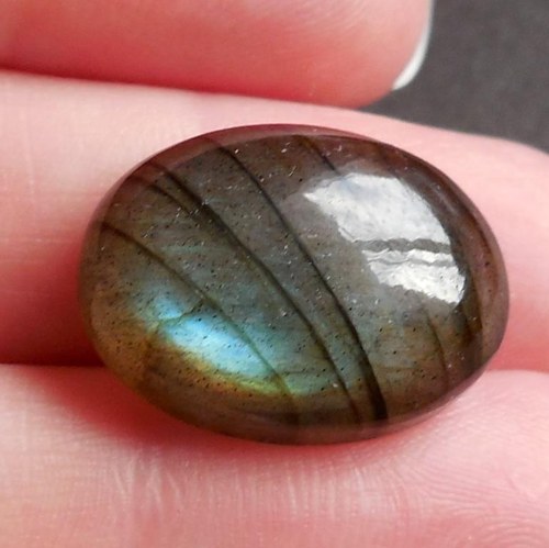 Labradorit - kabošon (20 x 15 x 7 mm) — foto 3