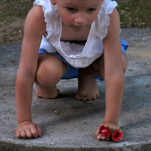 Dětský prstýnek s kytkou — foto 3