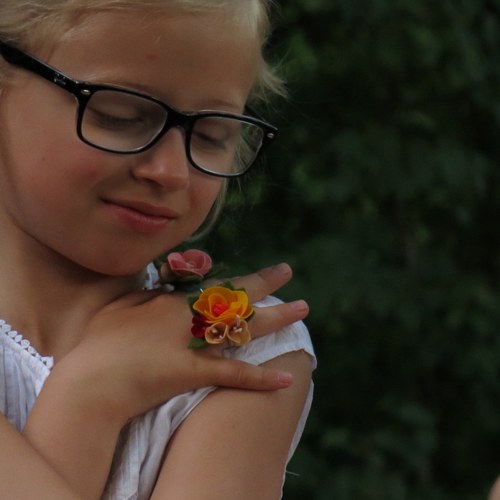 Dětský prstýnek s kytkou — foto 5