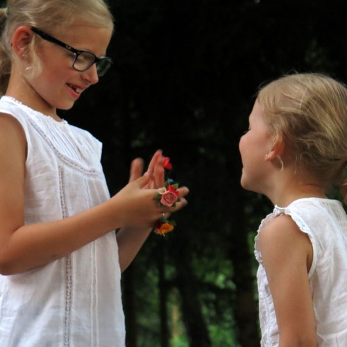Dětský prstýnek s kytkou — foto 3