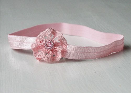 Čelenka pro newborn - krajková kytička — foto 3