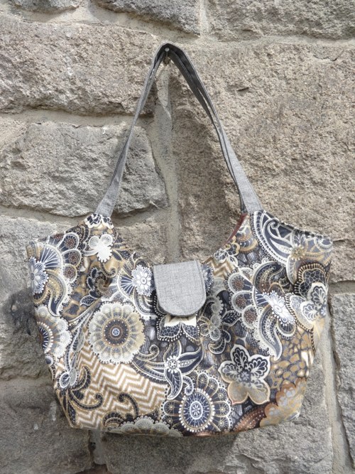 Malá elegantní s ornamenty — foto 2