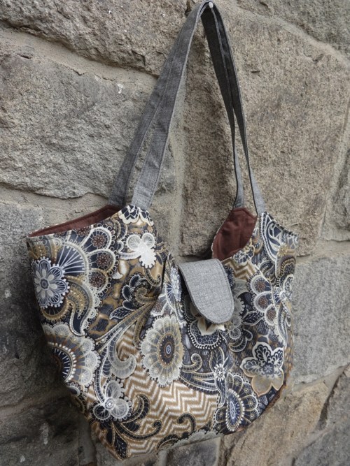 Malá elegantní s ornamenty — foto 3