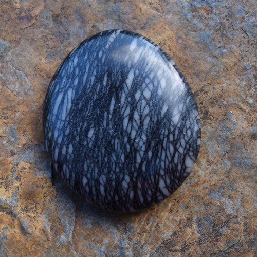 Jaspis Písmenkový, placka 38x33mm — foto 2
