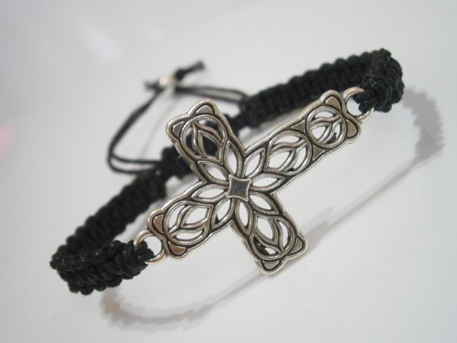 Černý náramek s křížkem (macramé) - Unisex — foto 4