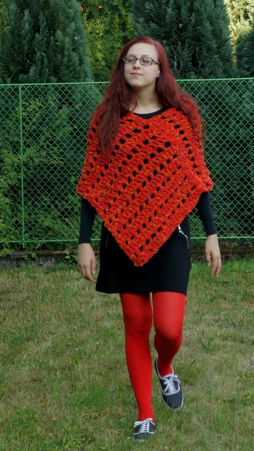 Okaté minipončo červené — foto 2