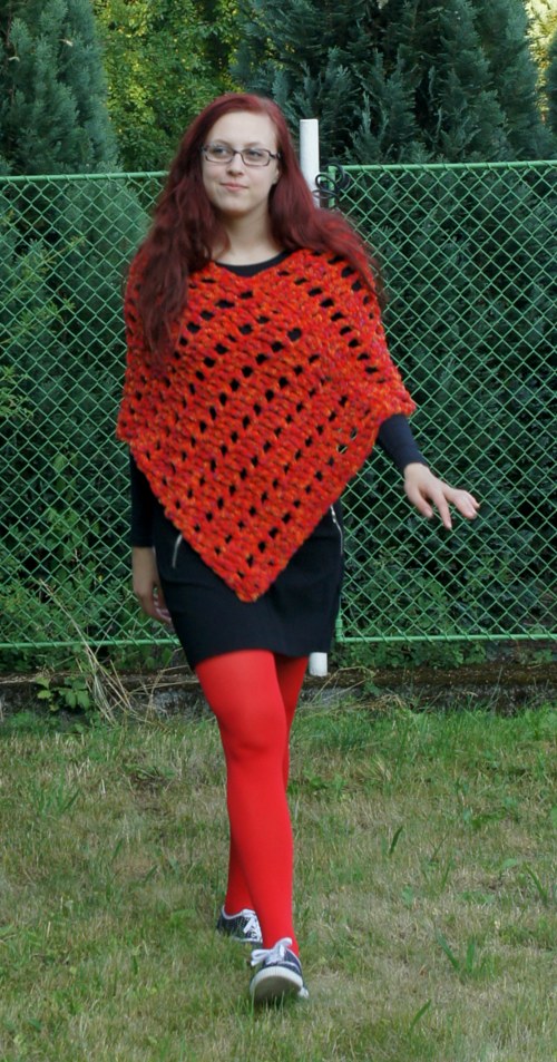 Okaté minipončo červené — foto 5