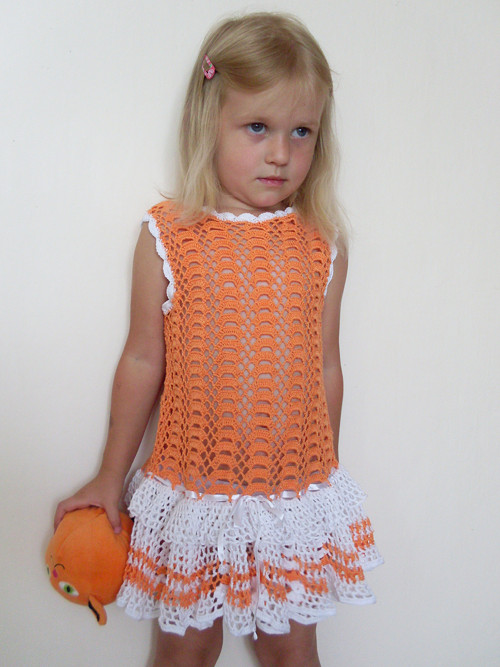 Oranžové háčkované šatičky — foto 6