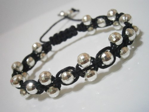 Černo-stříbrný náramek (macramé) — foto 3