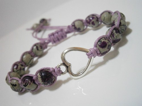 Se srdíčkem...náramek fialkový (macramé) — foto 2