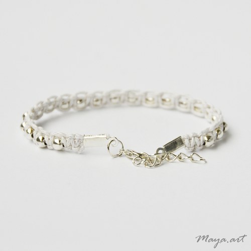 Bílý náramek "MACRAME BRACELET" — foto 2