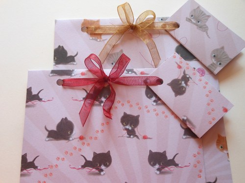 Černá koťátka s klubíčky - obal na CD 13x14 cm — foto 3
