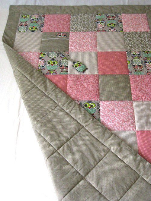 PATCHWORK dětská deka s kapsou + hračkou sovičky — foto 3