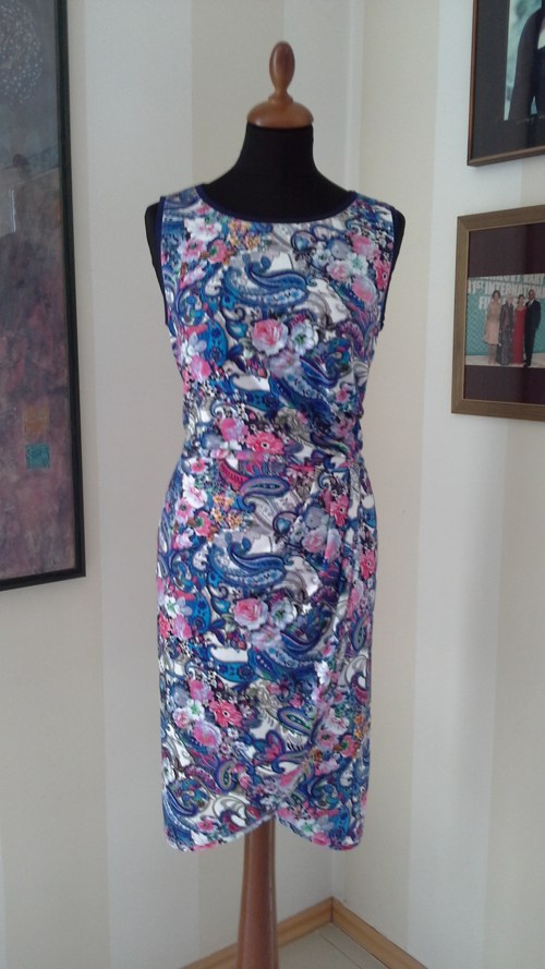 Brightly Colored Dress — foto 2