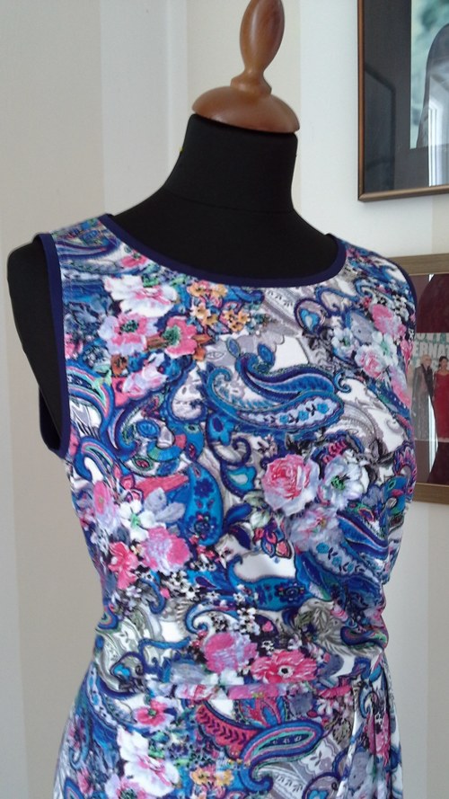 Brightly Colored Dress — foto 3