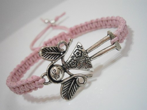 Náramek s andílkem (macramé) — foto 2