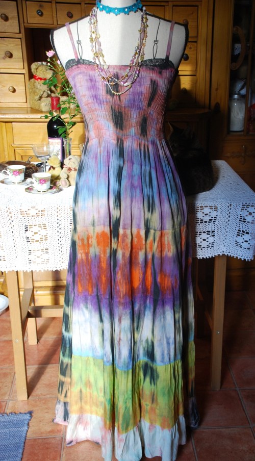 Batikované šaty v hippies stylu — foto 3