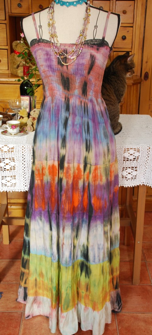 Batikované šaty v hippies stylu — foto 4