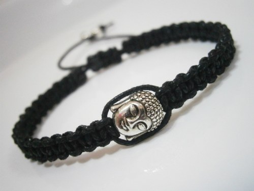 Černý náramek s buddhou (macramé) — foto 2