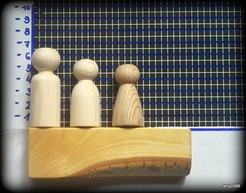 DŘEVĚNÁ FIGURKA - MALÝ HOŠÍK- 5 cm — foto 2