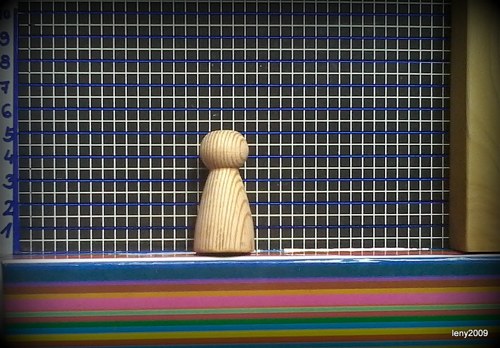 DŘEVĚNÁ FIGURKA - MALÁ HOLČIČKA 4,9 cm — foto 2