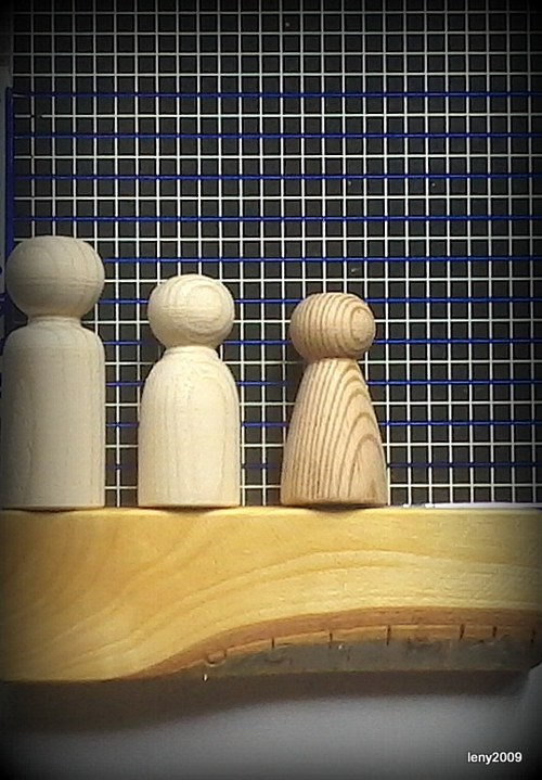 DŘEVĚNÁ FIGURKA - MALÁ HOLČIČKA 4,9 cm — foto 4