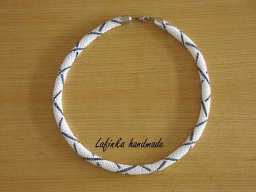 Károvaný náhrdelník — foto 3