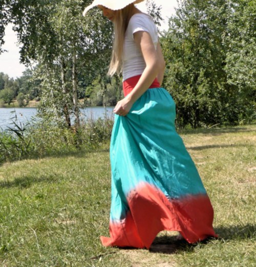 Prošla se jahodami..hedvábná sukně SLEVA!! — foto 2
