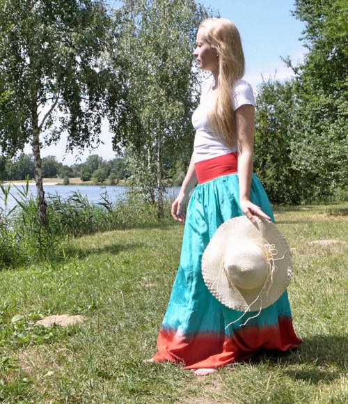Prošla se jahodami..hedvábná sukně SLEVA!! — foto 4