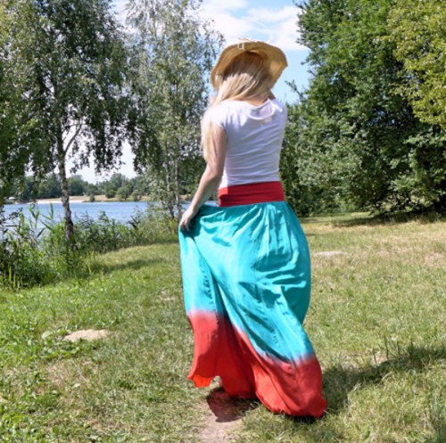 Prošla se jahodami..hedvábná sukně SLEVA!! — foto 5