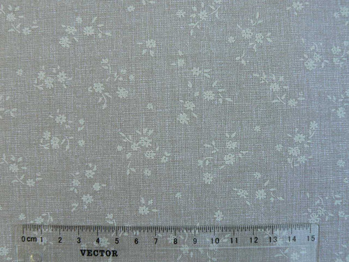 Bílé kytičky na režné-zbytek 40cm — foto 2
