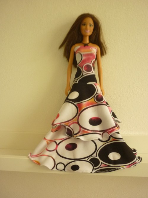 Šaty na panenku Barbie — foto 2