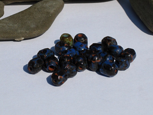 Skleněné žíhané mačkané oválky 0,6 cm. — foto 3