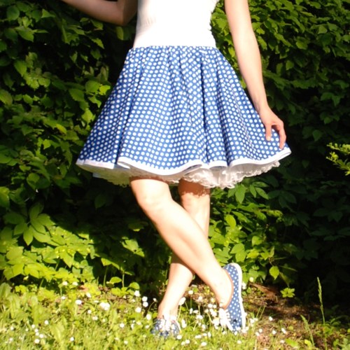 Modrá puntíkovaná sukně — foto 4