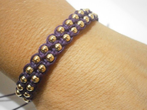 "Elegance" - náramek fialovozlatý (macramé) — foto 6
