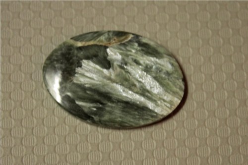 Serafinit kabošon 31x22x4mm — foto 2