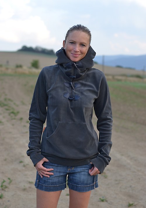 Šedá mikina — foto 2