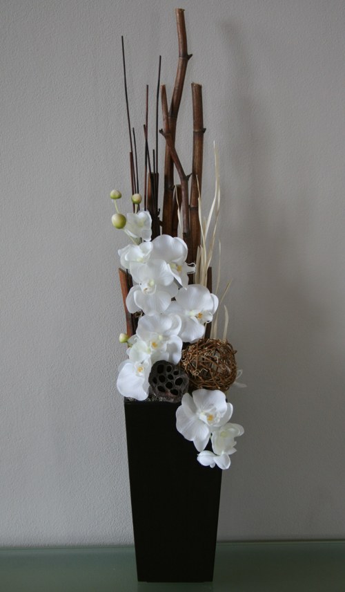 Aranžmá s orchidejemi v hnědobílé — foto 3