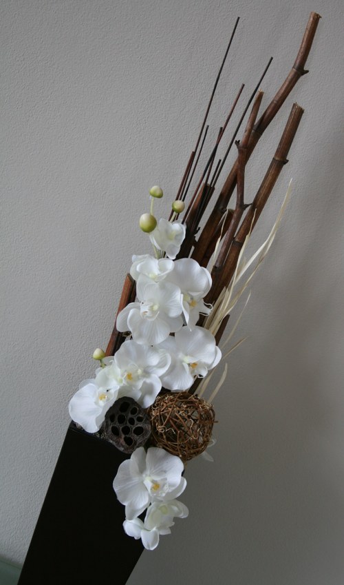 Aranžmá s orchidejemi v hnědobílé — foto 4