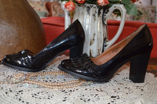 Stylové černé retro lakovky — foto 3