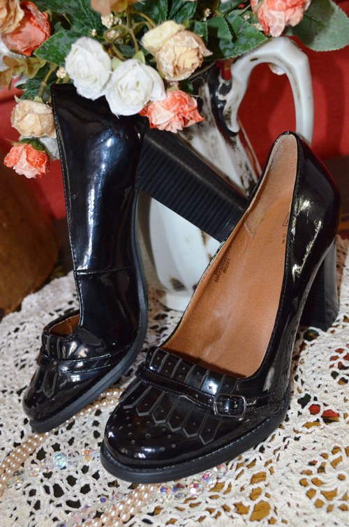 Stylové černé retro lakovky — foto 6