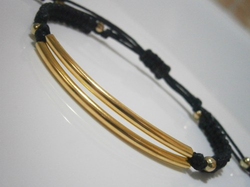 "Elegance" - náramek černo/zlatý (macramé) — foto 3