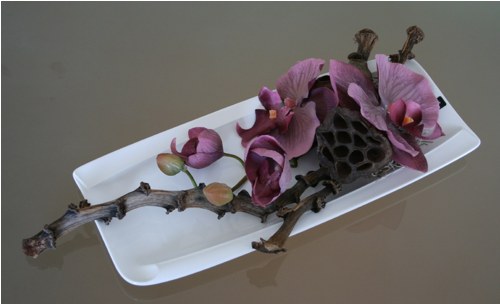 Keramický tác s vínovými orchidejemi — foto 4