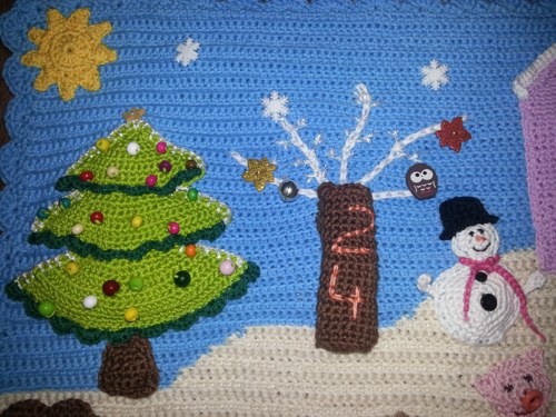 Háčkovaný adventní kalendář Mašinka — foto 2
