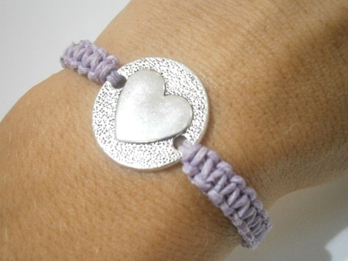 Fialový náramek "Srdce" - macramé — foto 2