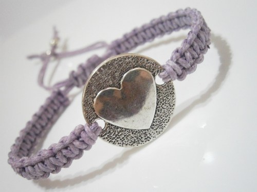 Fialový náramek "Srdce" - macramé — foto 3