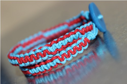 Ať jsem vidět... ;) Dvojřadý náramek macramé — foto 2