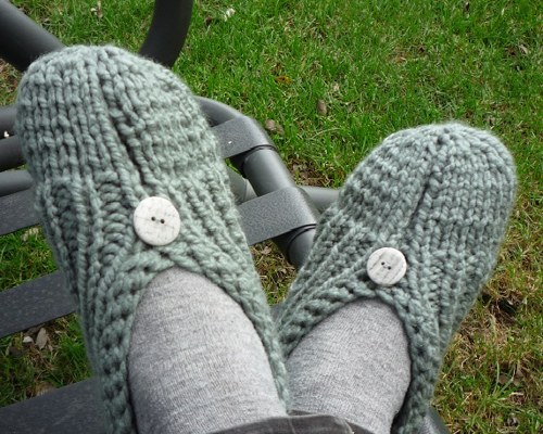 Papuče šedé s knoflíčkem — foto 2